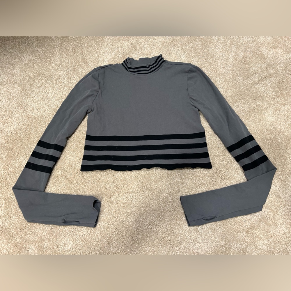 FREE PEOPLE 🩶 Crop workout shirt